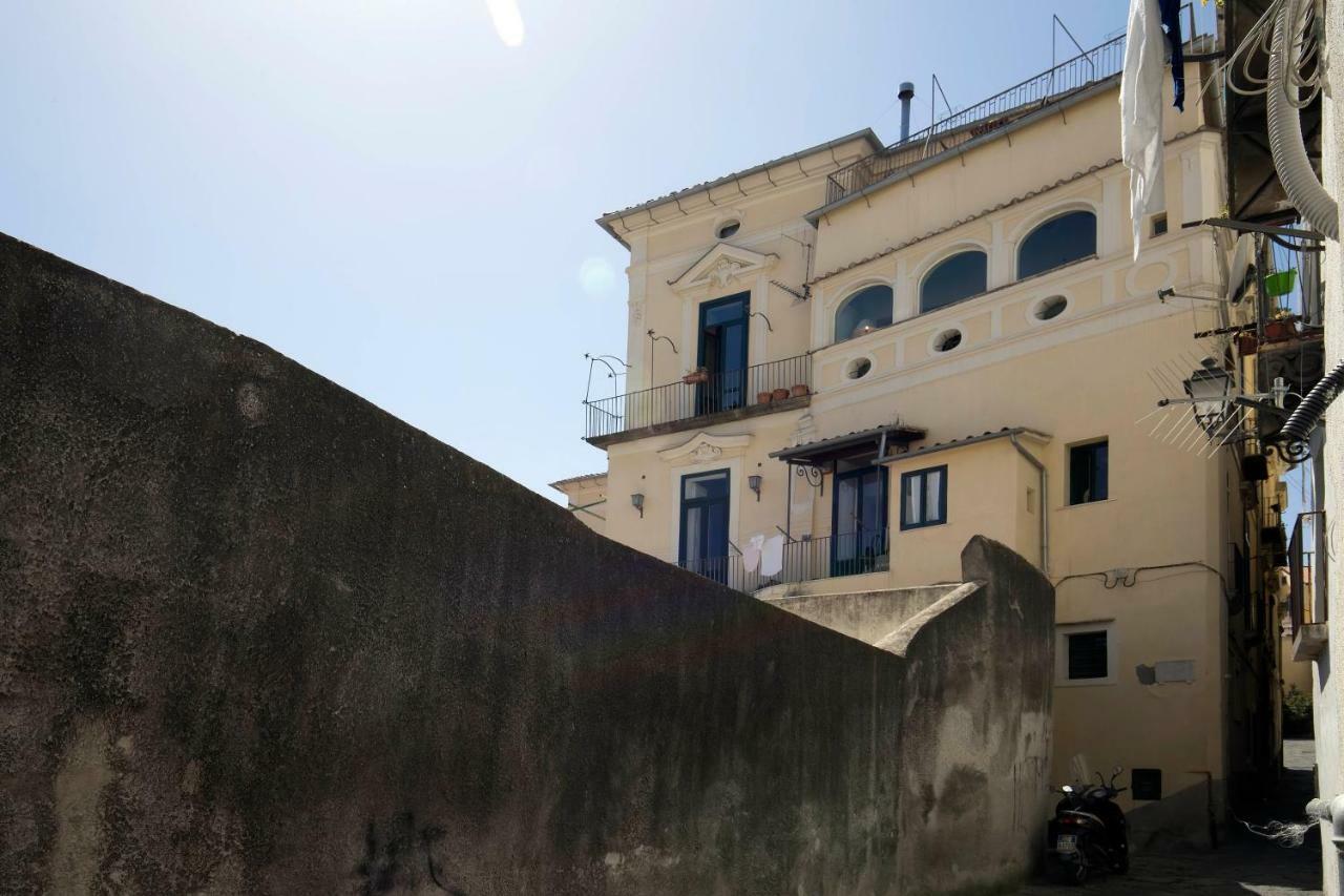 Starhost - Dimora Copeta Apartment Salerno Bagian luar foto